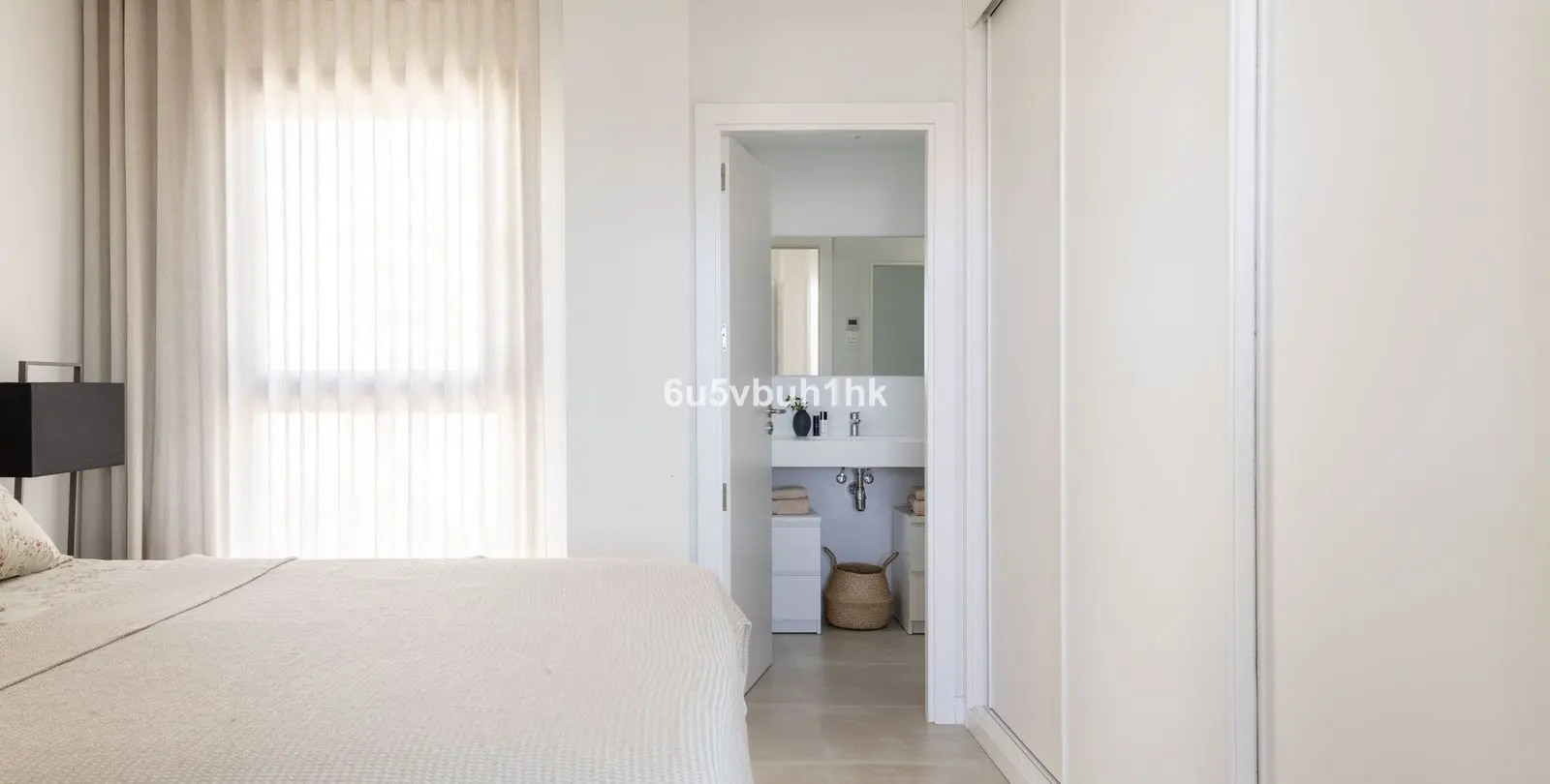 Sale of middle floor apartment in Fuengirola 14