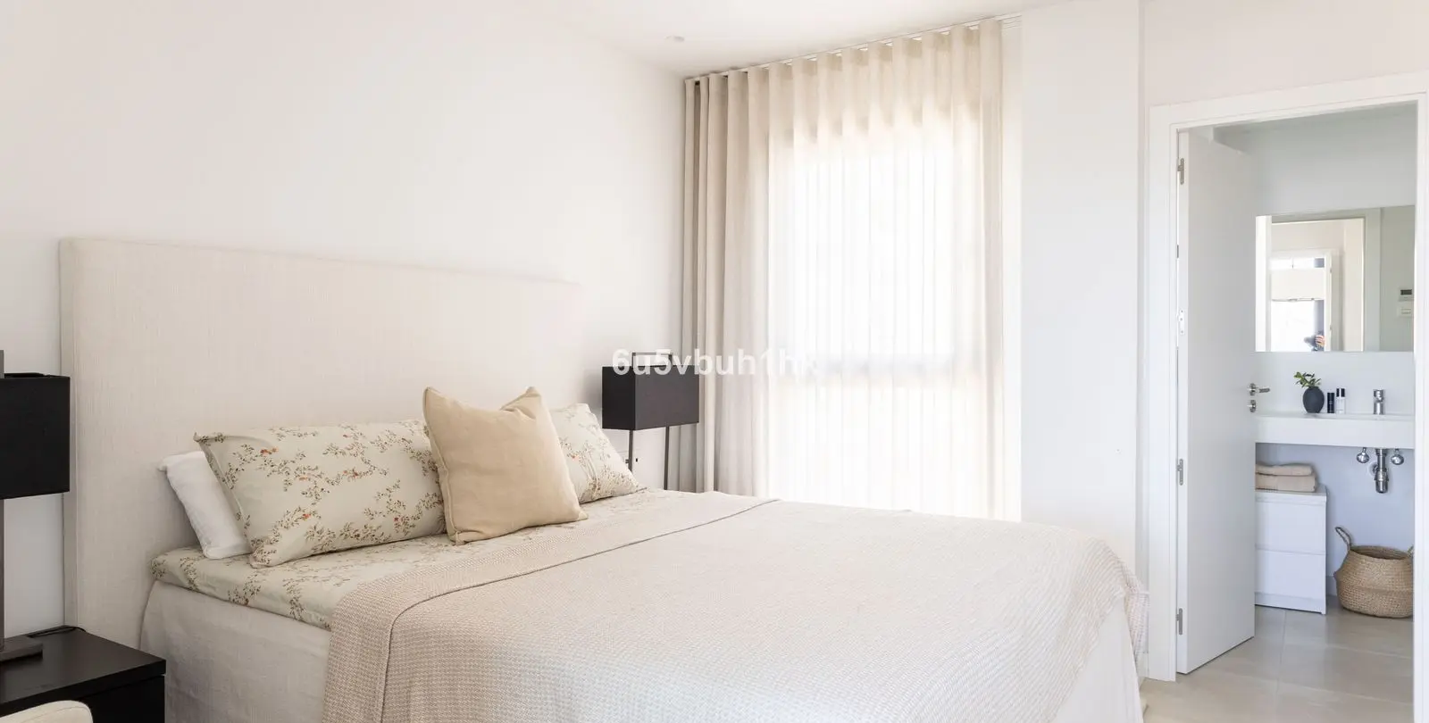 Sale of middle floor apartment in Fuengirola 15