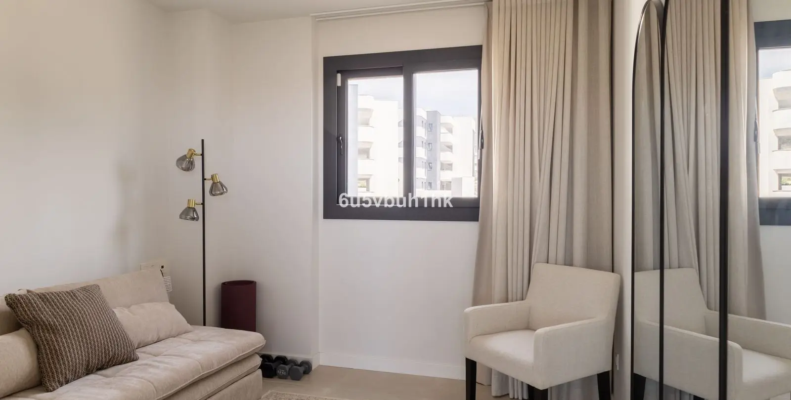 Sale of middle floor apartment in Fuengirola 19