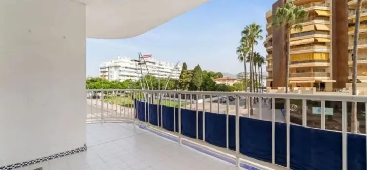 Venta de apartamento en planta media en Fuengirola 1