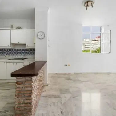 Venta de apartamento en planta media en Fuengirola