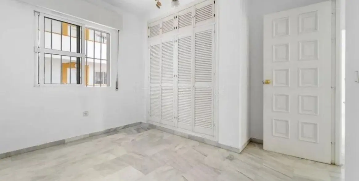 Venta de apartamento en planta media en Fuengirola 16