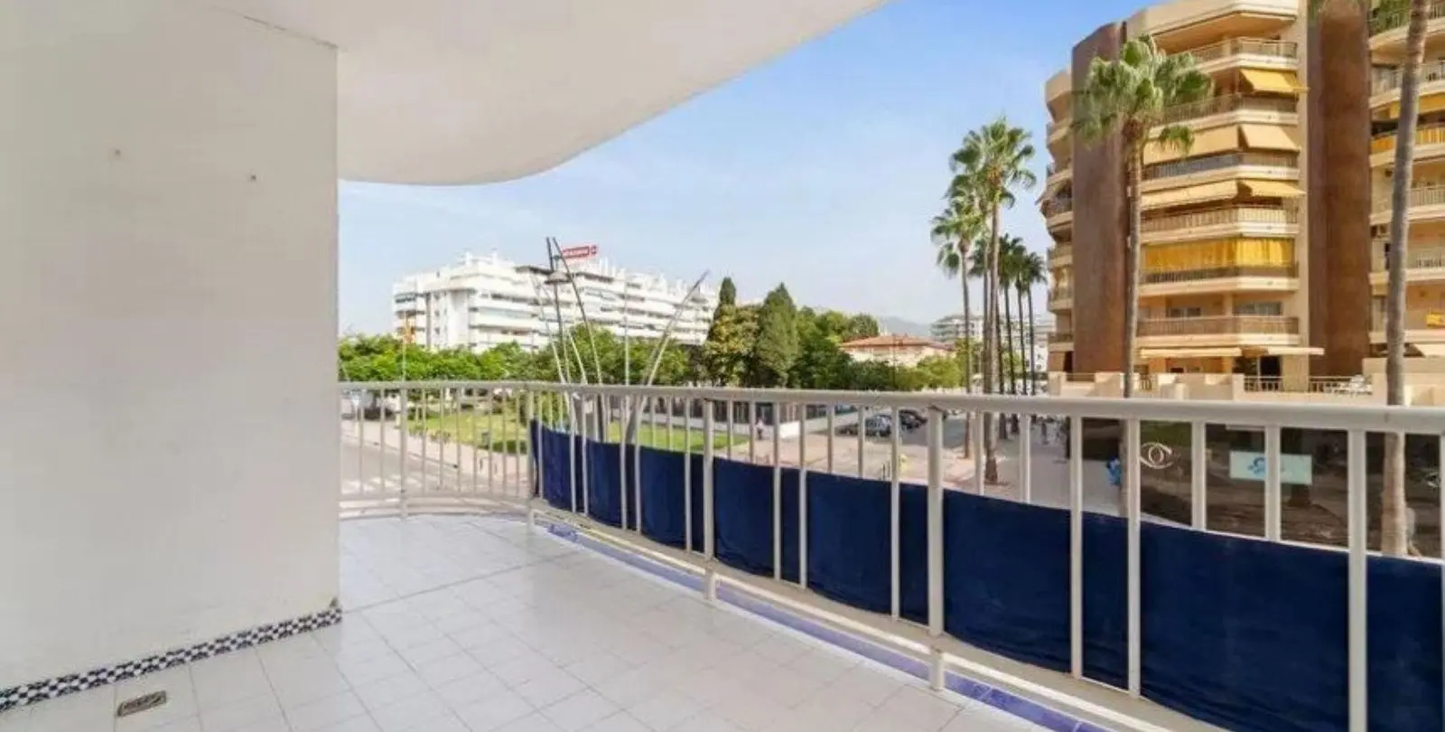 Venta de apartamento en planta media en Fuengirola 1