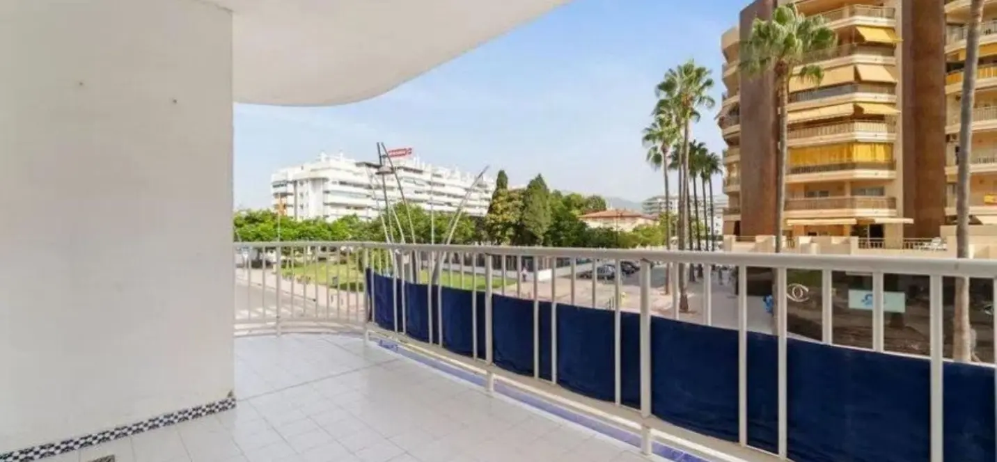 Продажа апартаментов на среднем этаже в Fuengirola 0