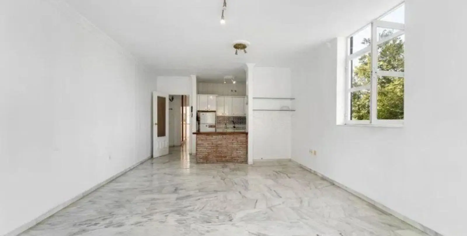 Venta de apartamento en planta media en Fuengirola 2