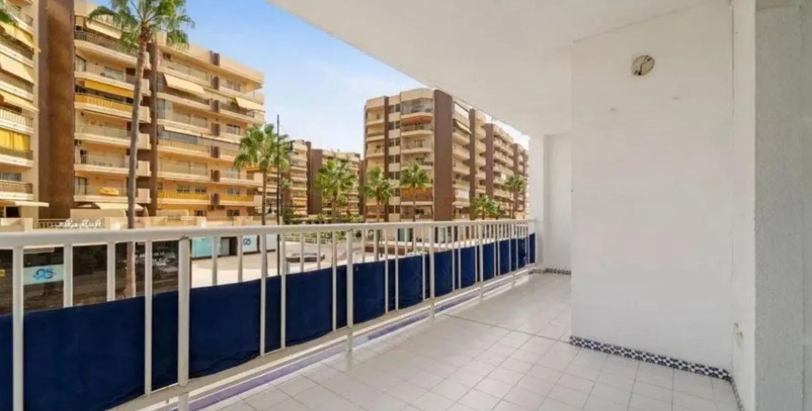 Venta de apartamento en planta media en Fuengirola 4