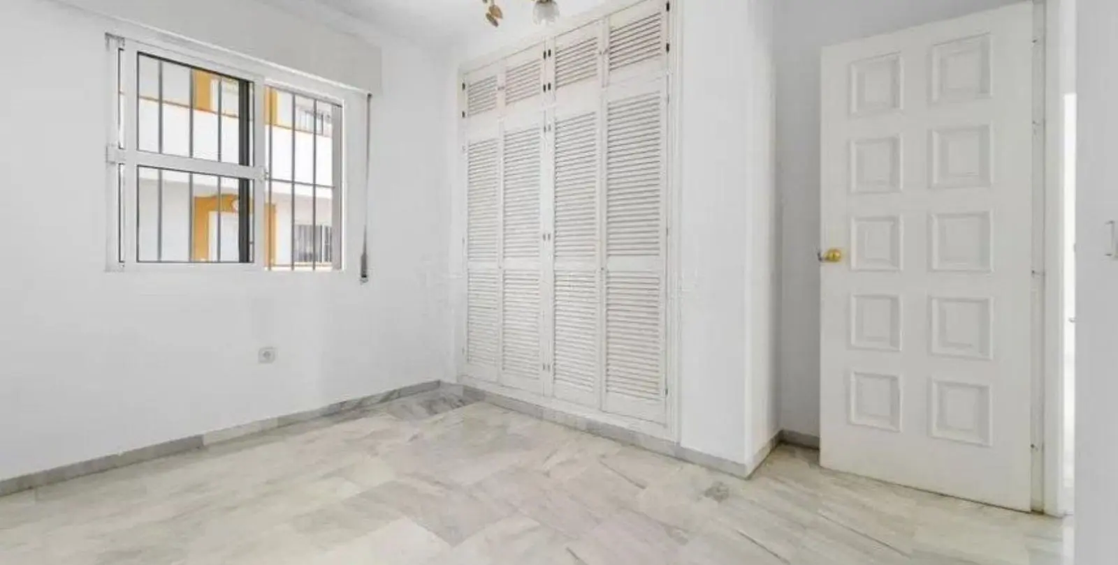 Venta de apartamento en planta media en Fuengirola 16