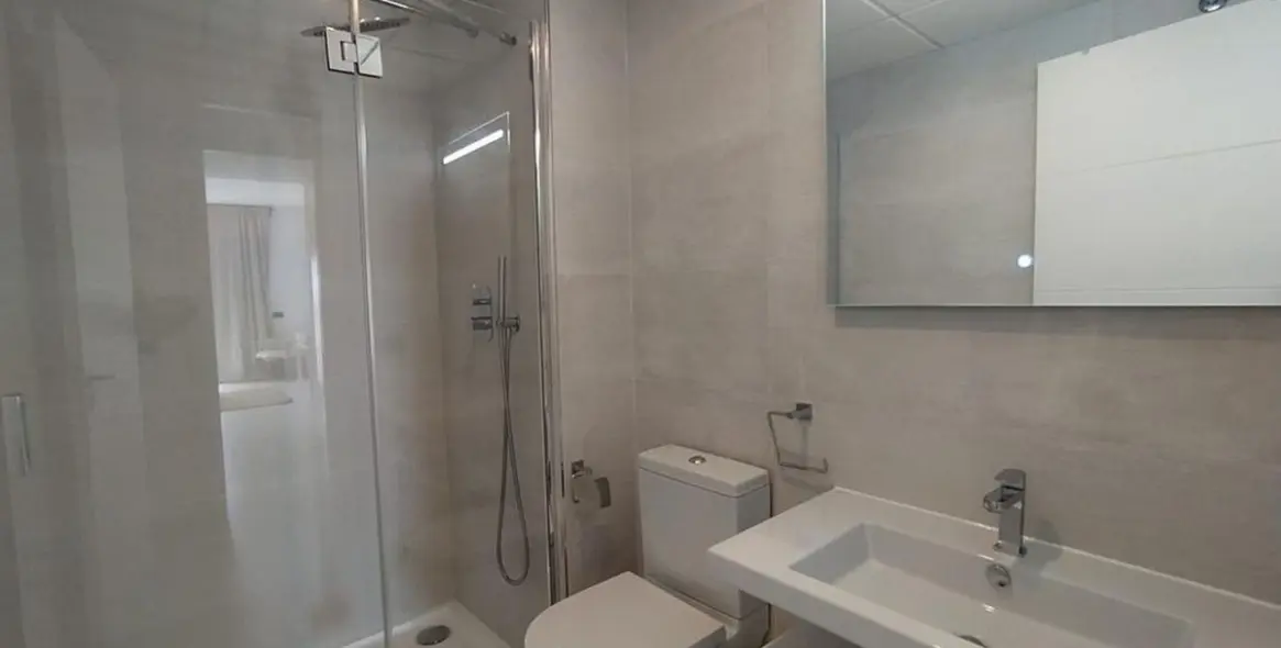 Sale of penthouse in Estepona 10