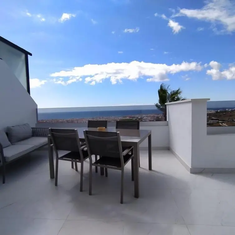 Sale of penthouse in Estepona