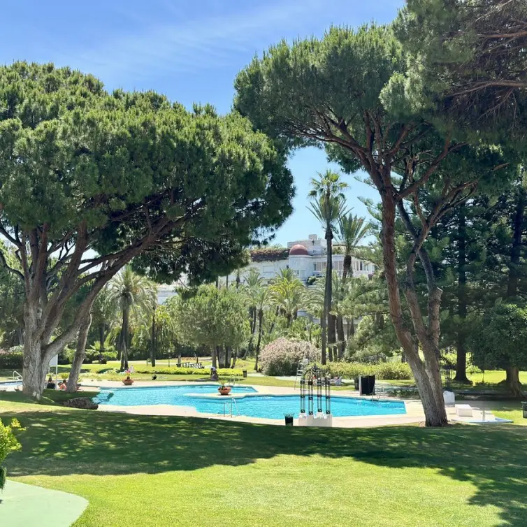 Продажа апартаментов на среднем этаже в Puerto Banús