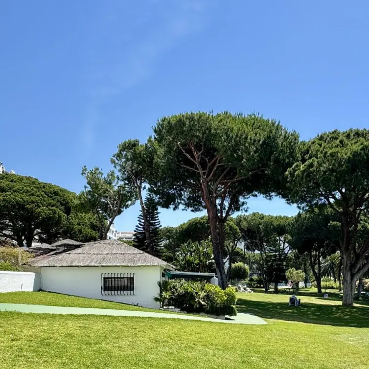 Продажа апартаментов на среднем этаже в Puerto Banús