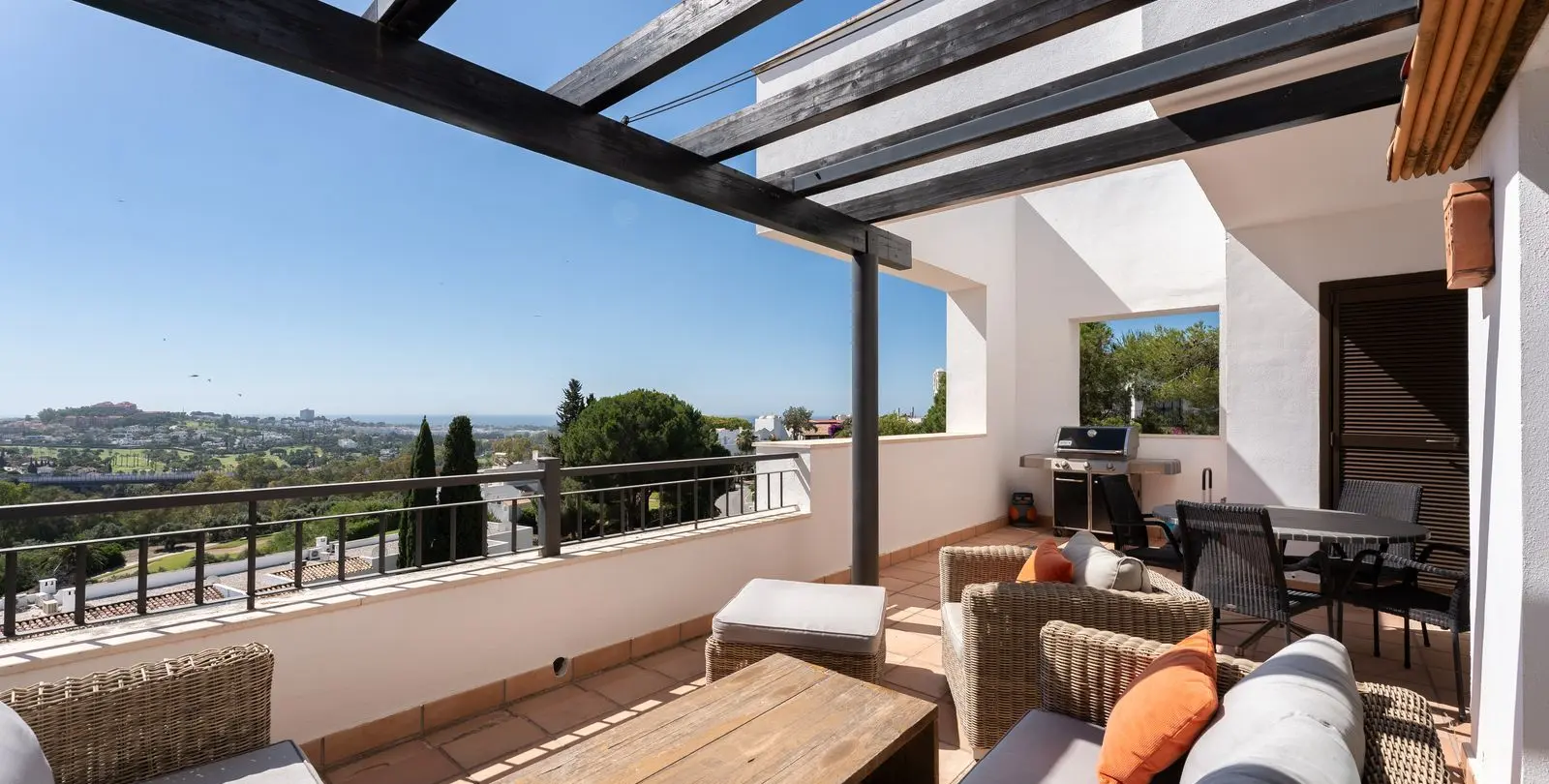 Sale of penthouse in La Quinta 12