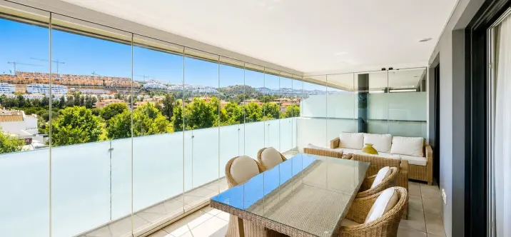 Sale of middle floor apartment in La Cala de Mijas 2