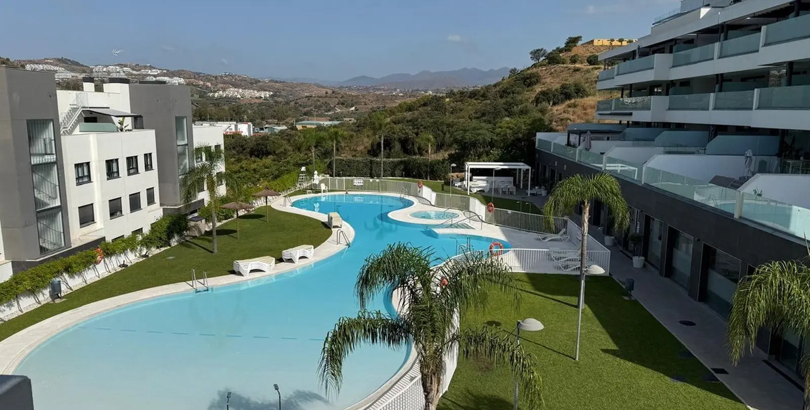 Продажа апартаментов на среднем этаже в La Cala de Mijas 1