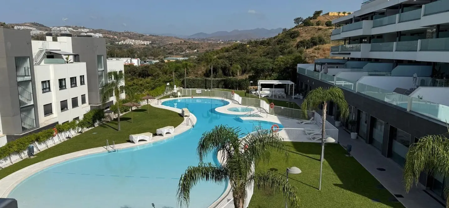 Продажа апартаментов на среднем этаже в La Cala de Mijas 0