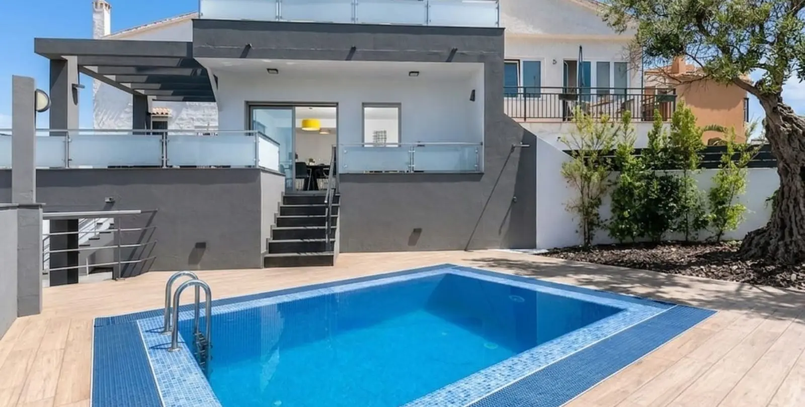 Sale of semi-detached house in El Faro 1