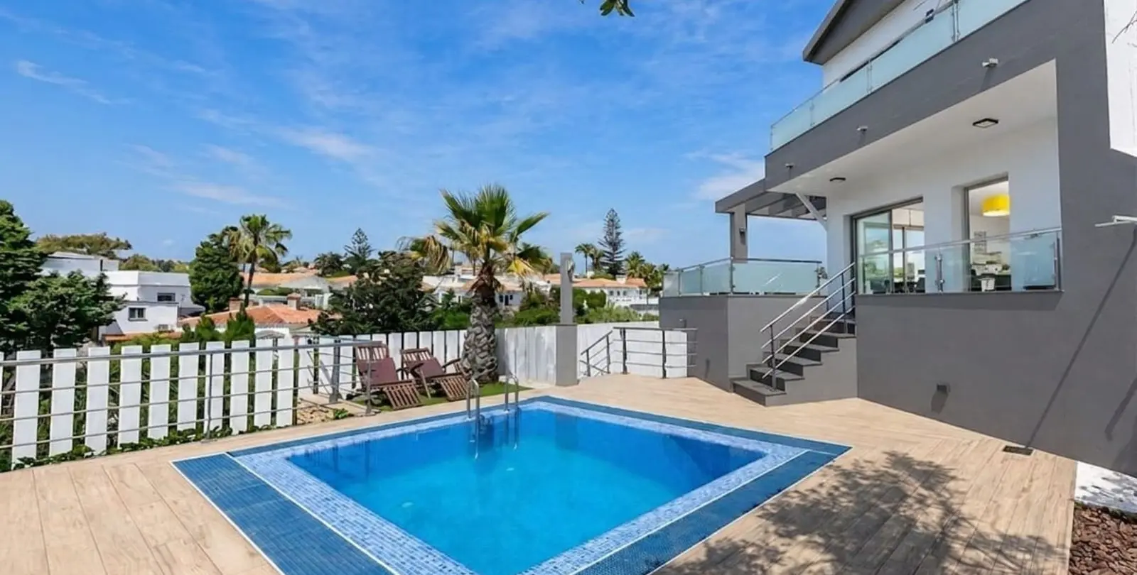 Sale of semi-detached house in El Faro 2