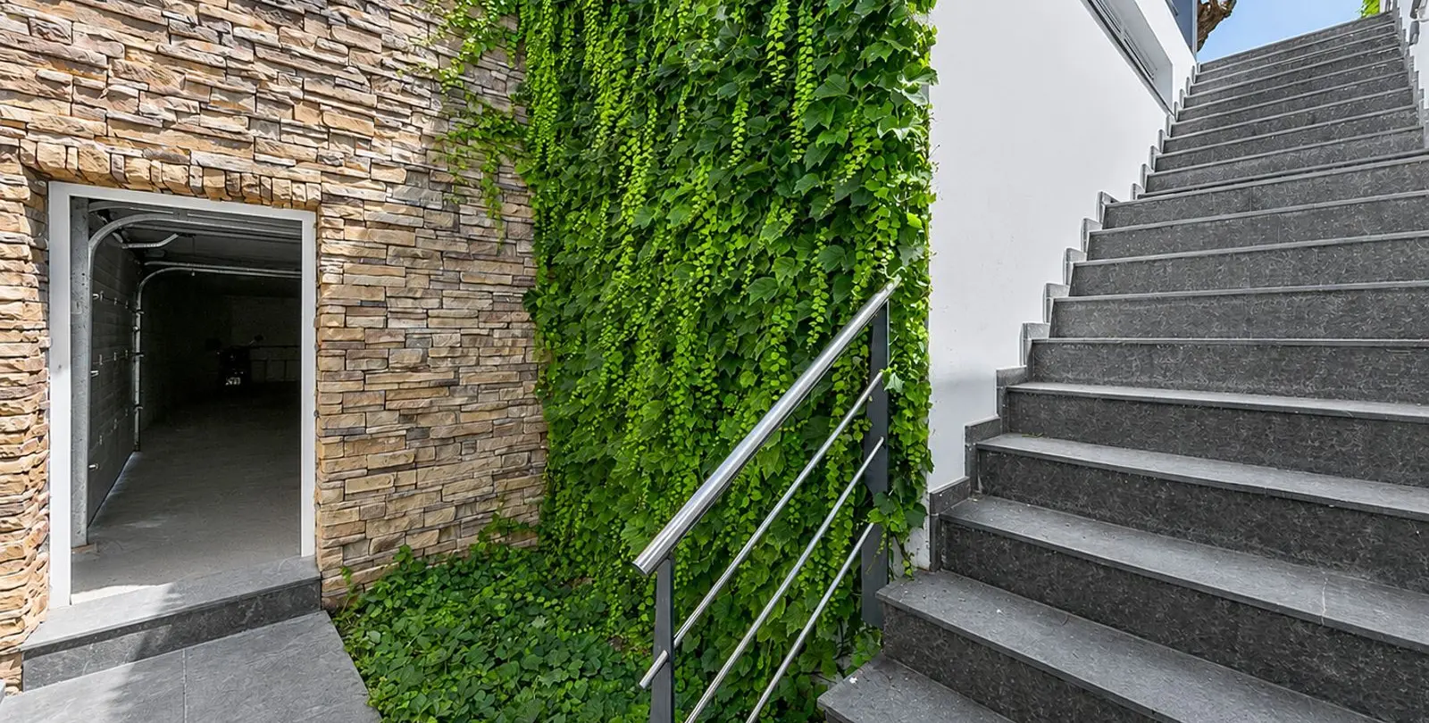 Sale of semi-detached house in El Faro 4