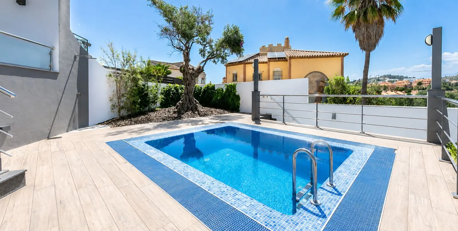 Sale of semi-detached house in El Faro 5