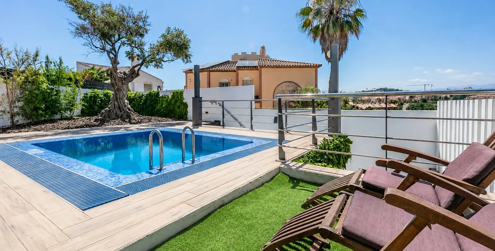 Sale of semi-detached house in El Faro 6