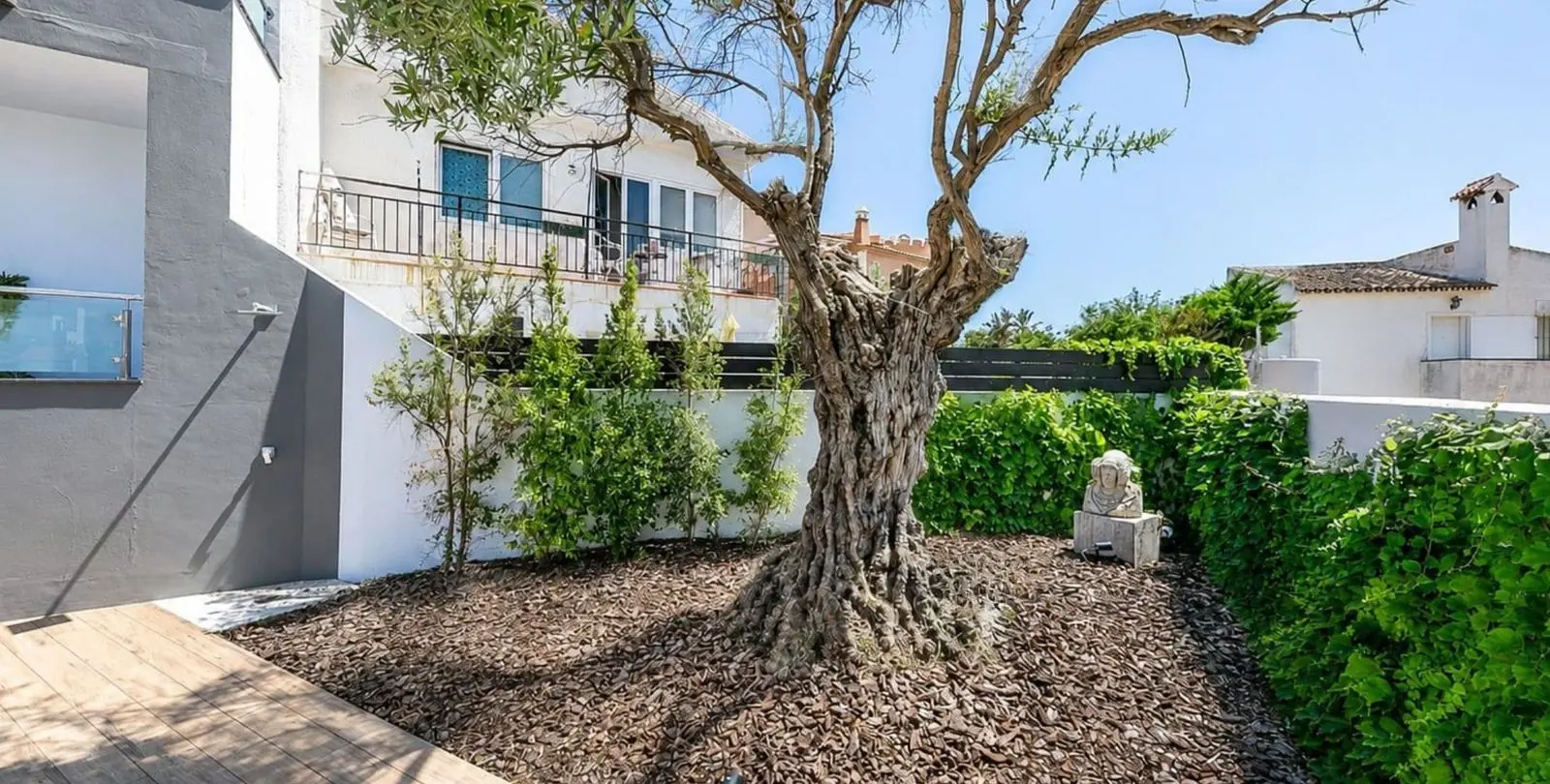 Sale of semi-detached house in El Faro 9