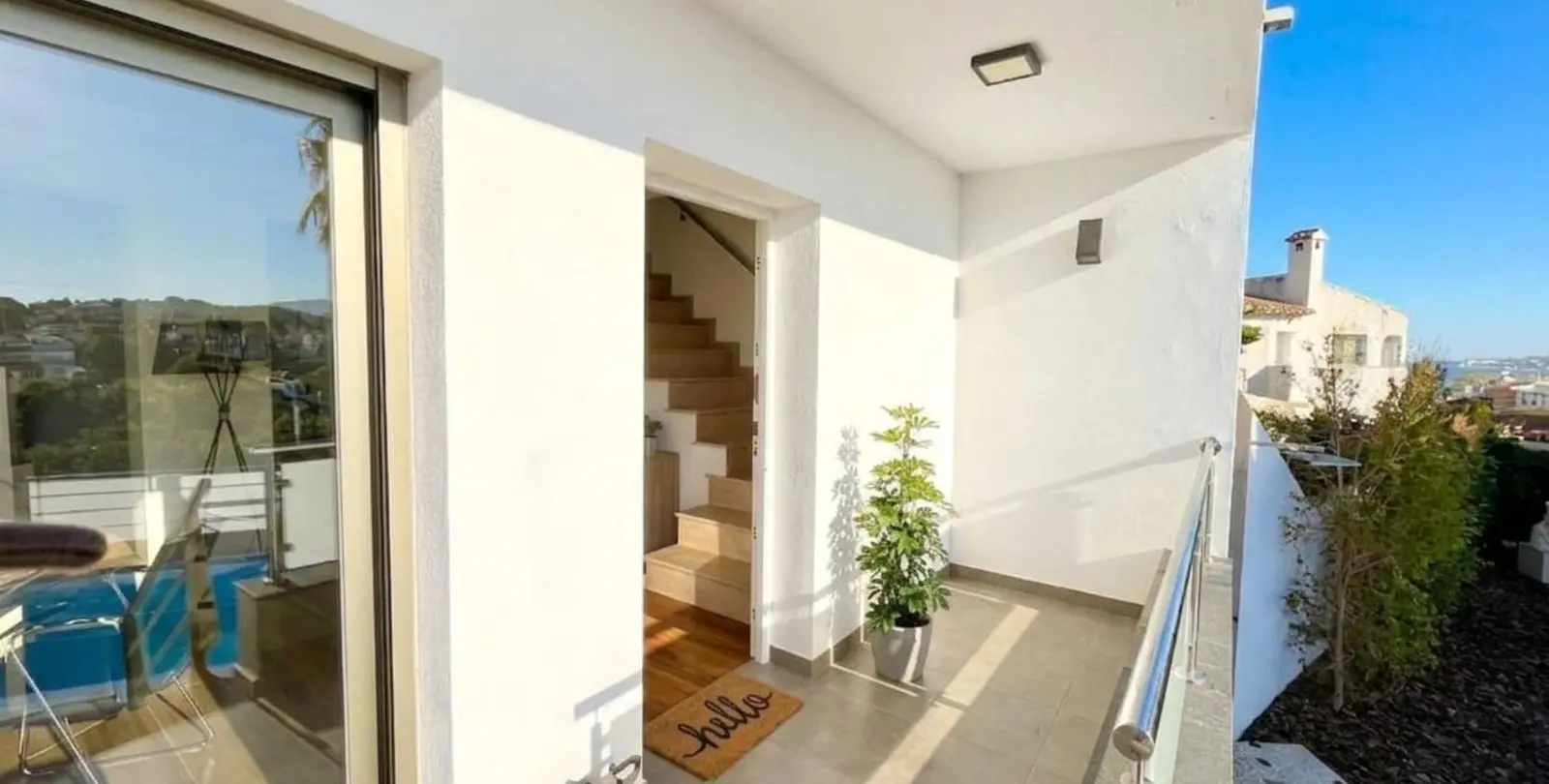 Sale of semi-detached house in El Faro 10