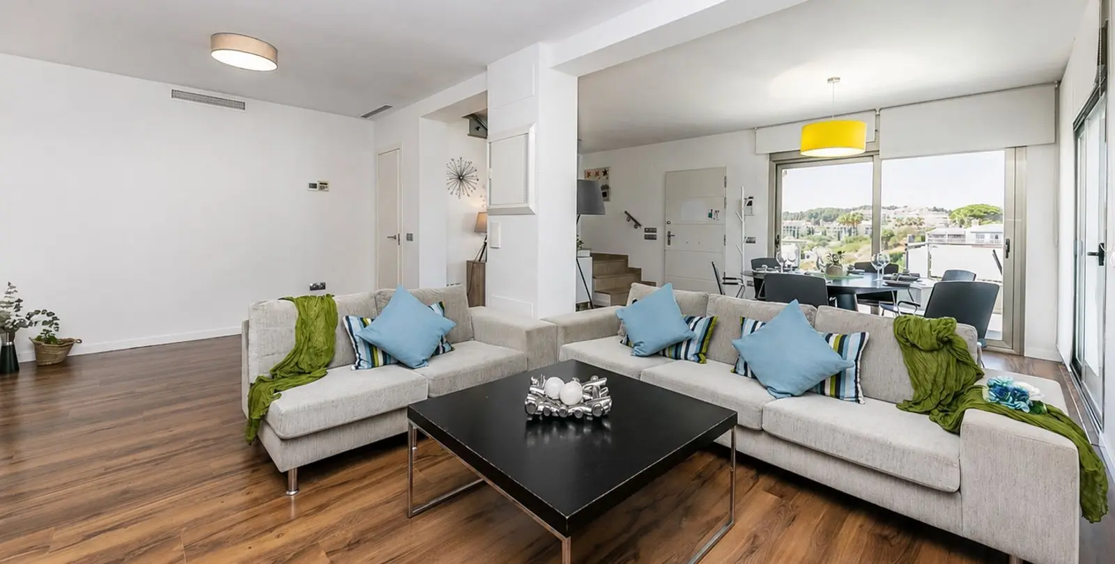 Sale of semi-detached house in El Faro 15