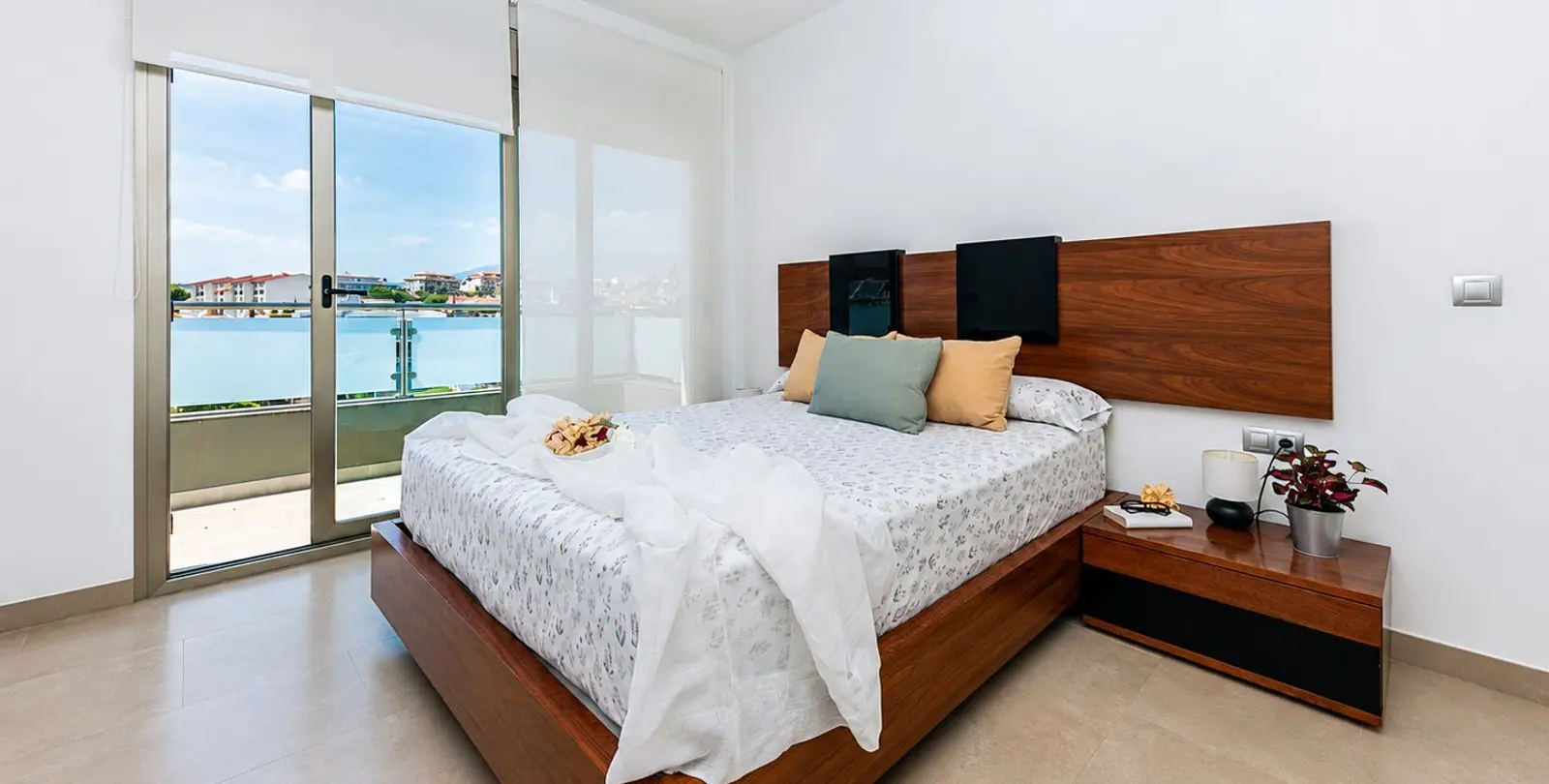 Sale of semi-detached house in El Faro 22