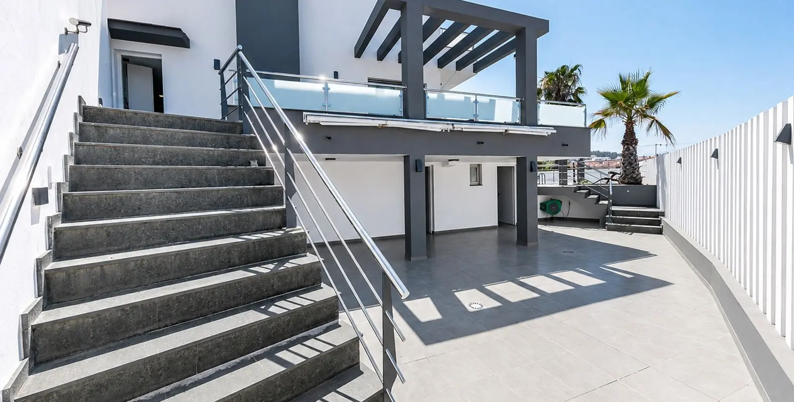 Sale of semi-detached house in El Faro 32