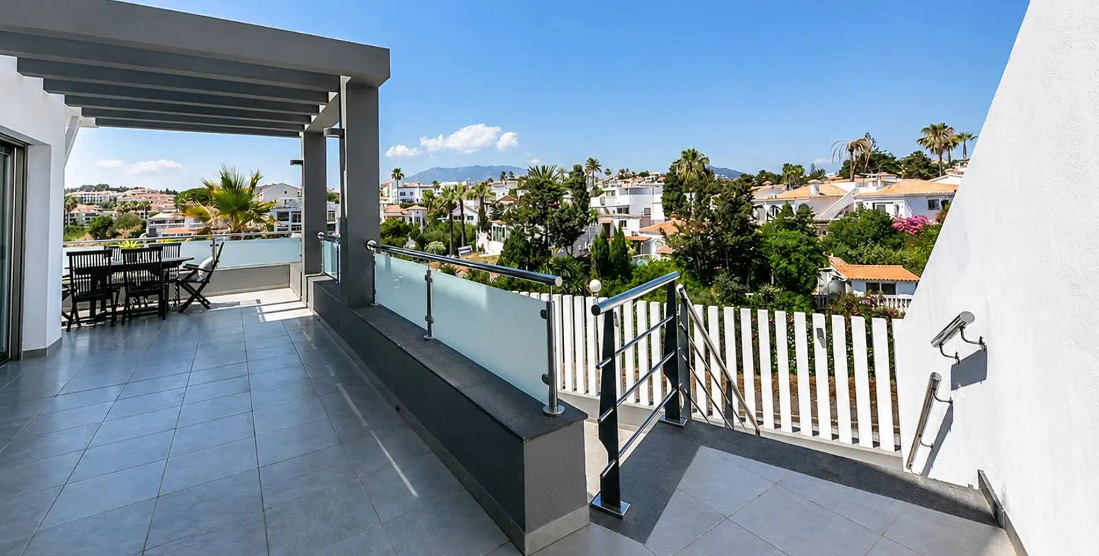 Sale of semi-detached house in El Faro 33