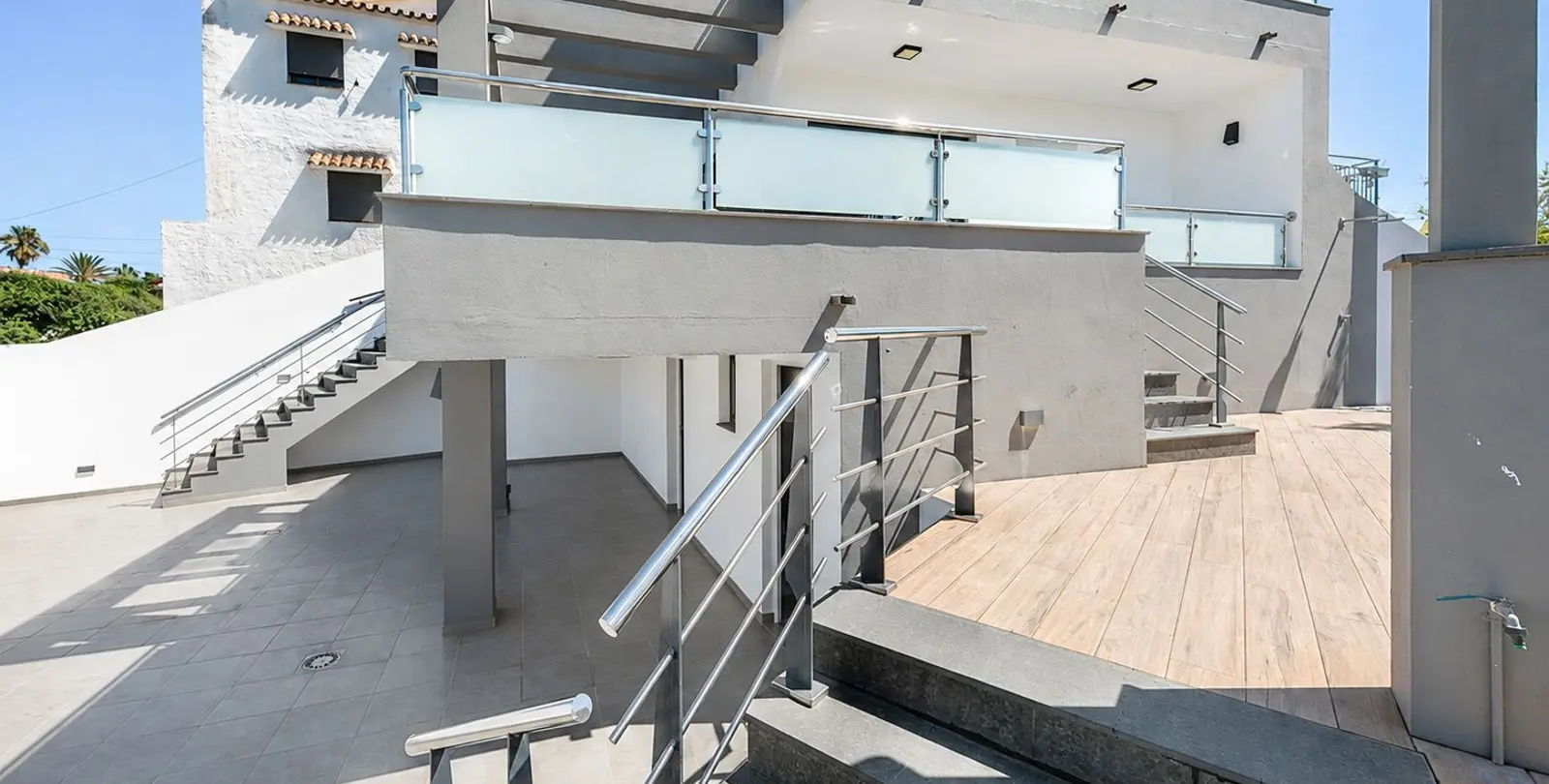 Sale of semi-detached house in El Faro 40