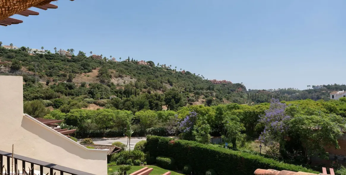 Sale of penthouse in Los Arqueros 28
