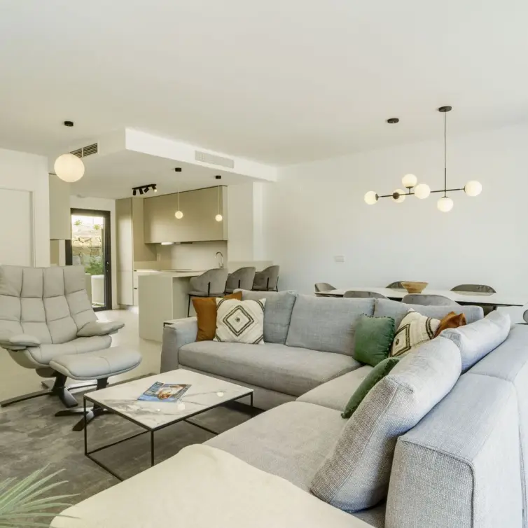 Продажа дома на две семьи в Estepona