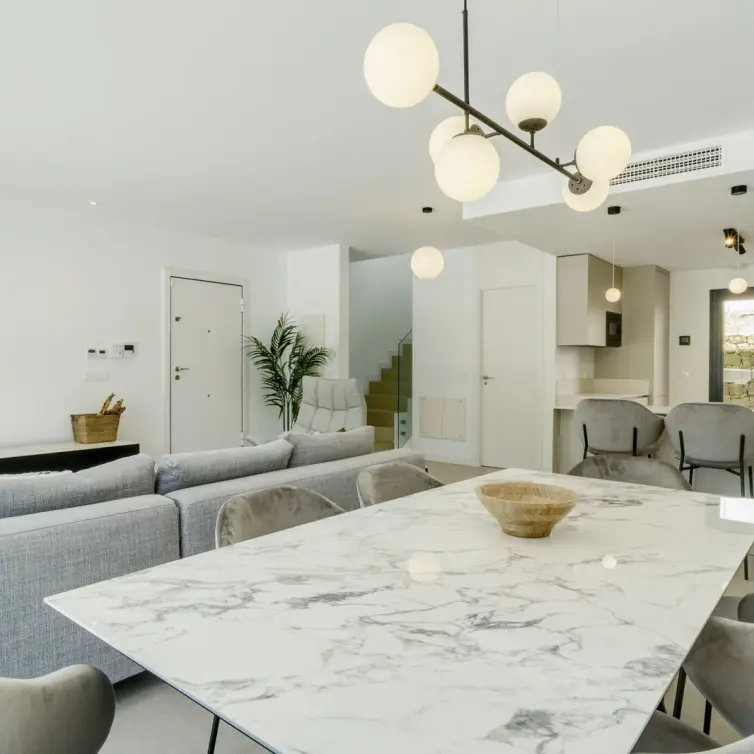 Продажа дома на две семьи в Estepona