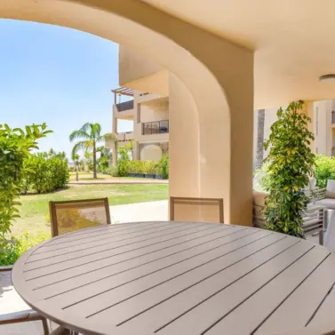 Sale of ground floor apartment in Benahavís