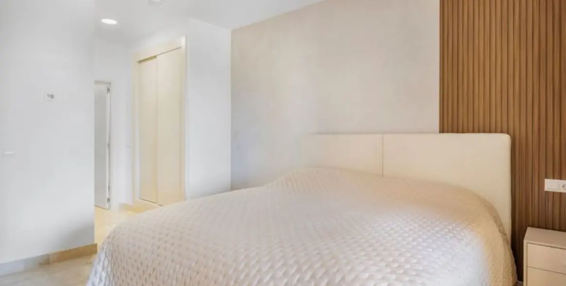 Sale of ground floor apartment in Benahavís 20