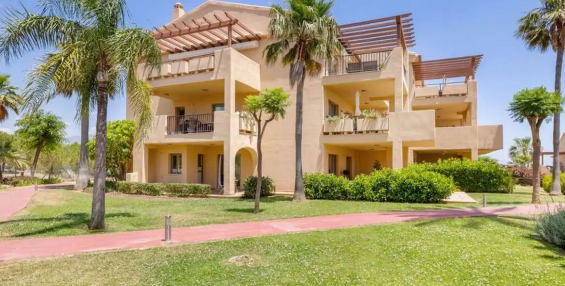Sale of ground floor apartment in Benahavís 35