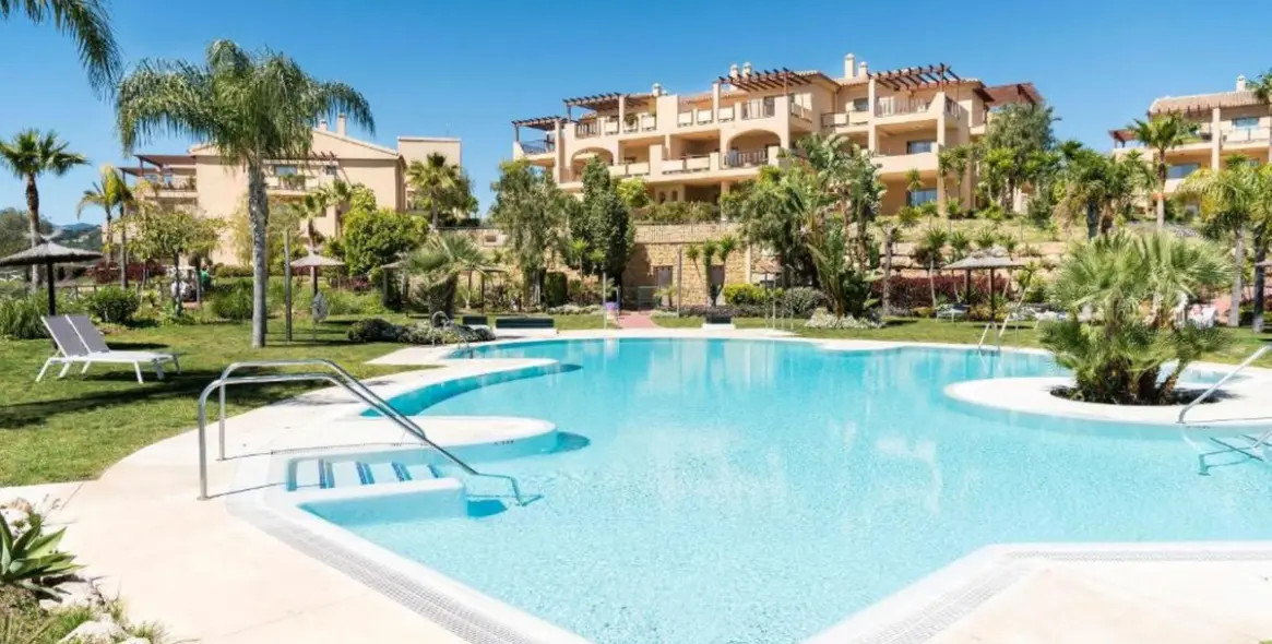 Sale of ground floor apartment in Benahavís 40