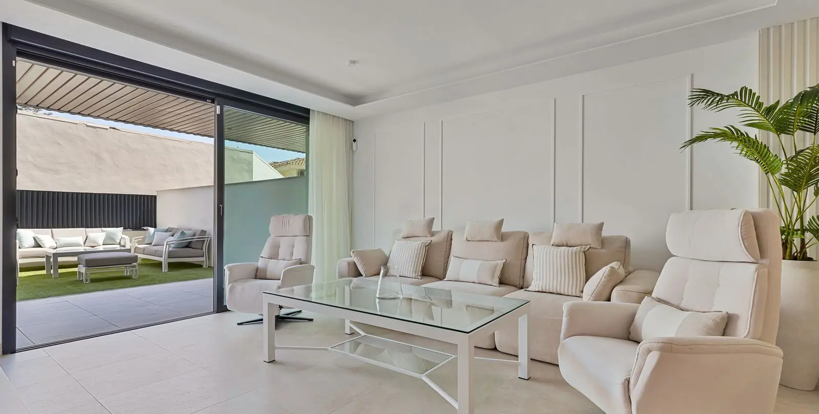 Sale of ground floor apartment in Fuengirola 2