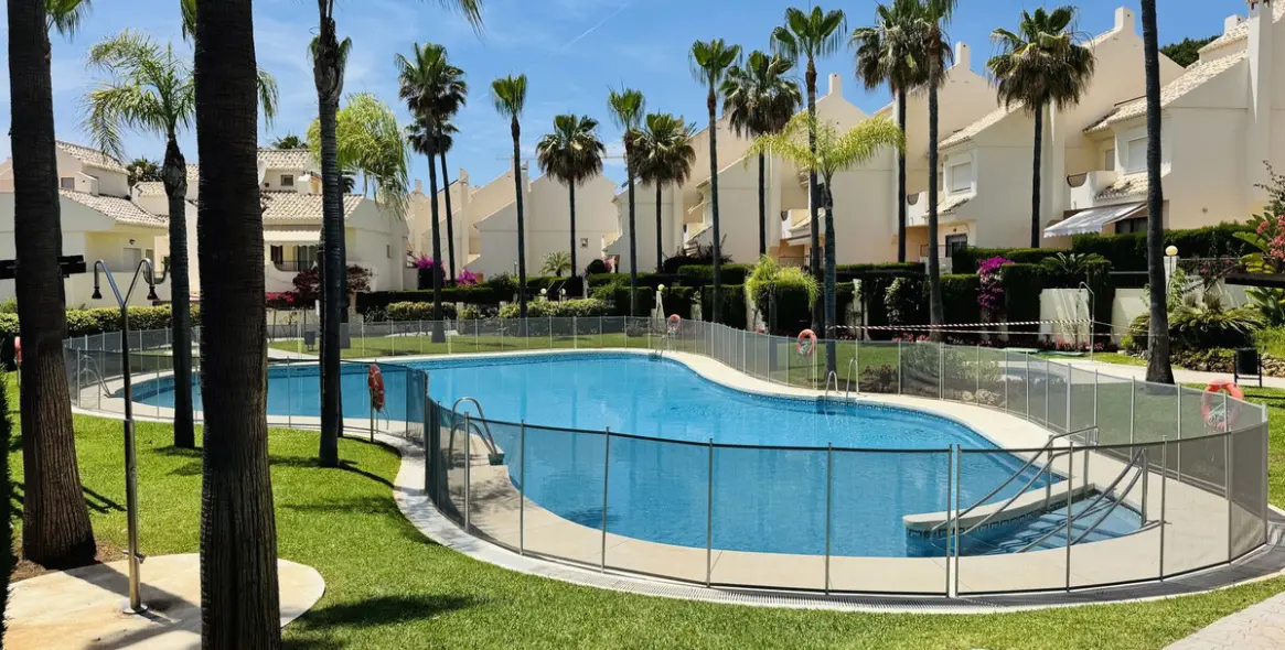 Sale of townhouse in Costabella 1