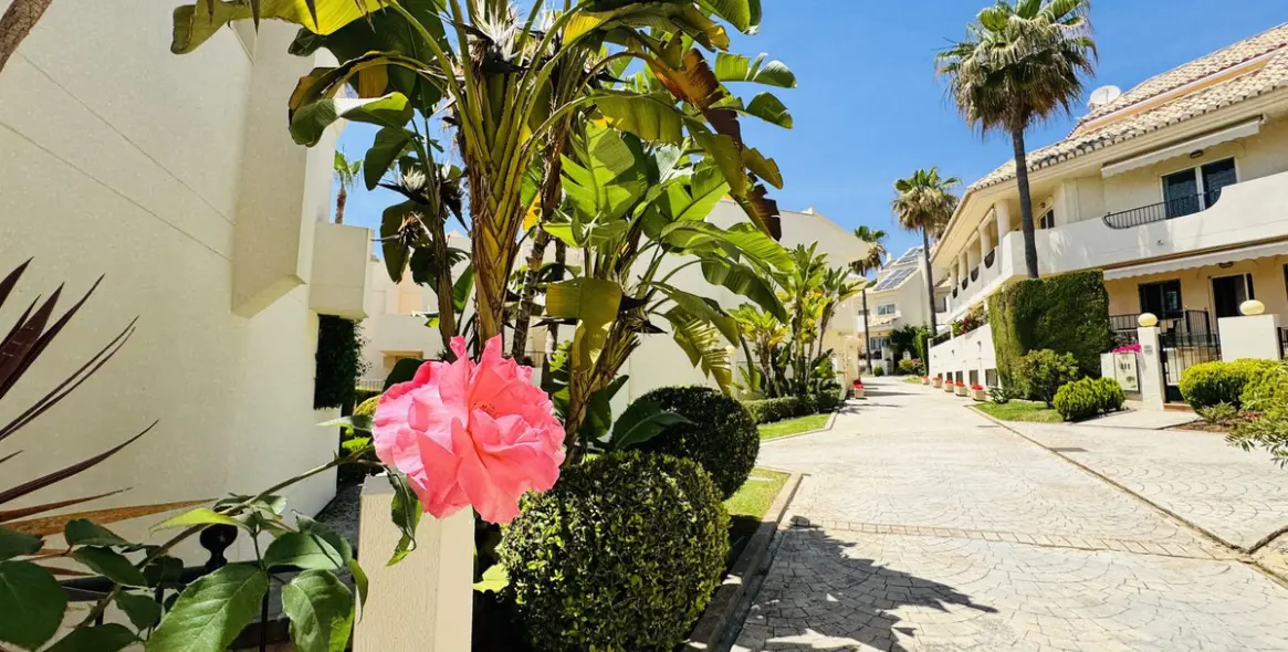 Sale of townhouse in Costabella 25