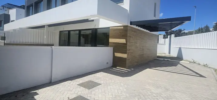 Продажа дома на две семьи в Atalaya 1