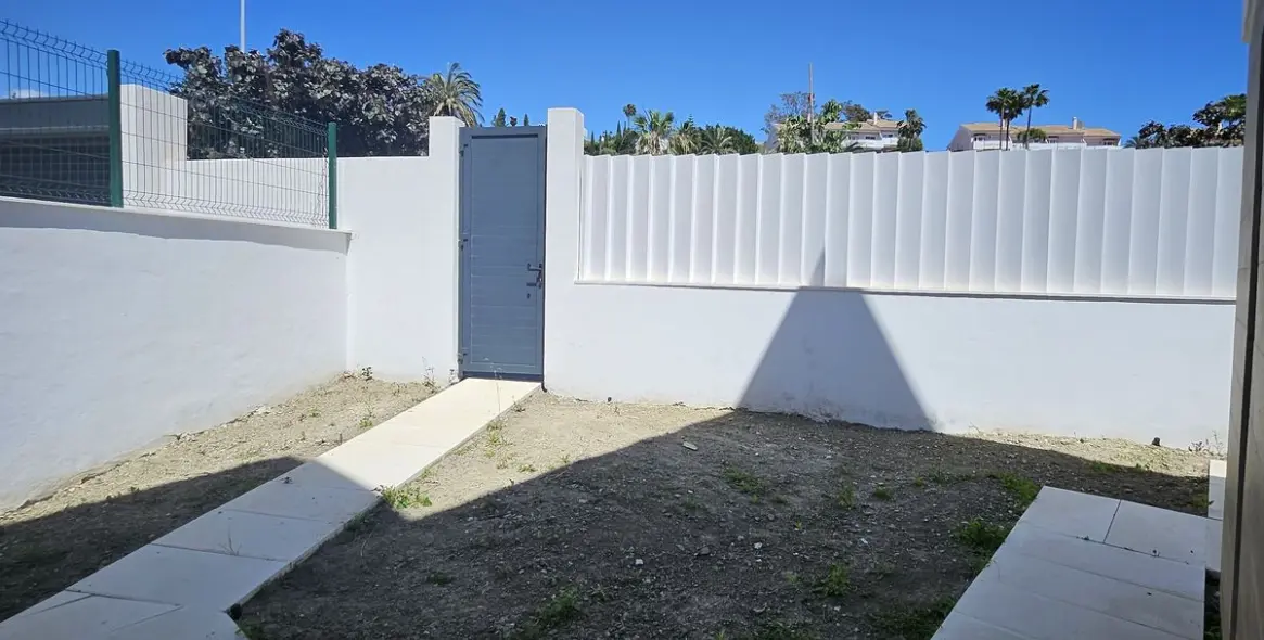 Продажа дома на две семьи в Atalaya 5