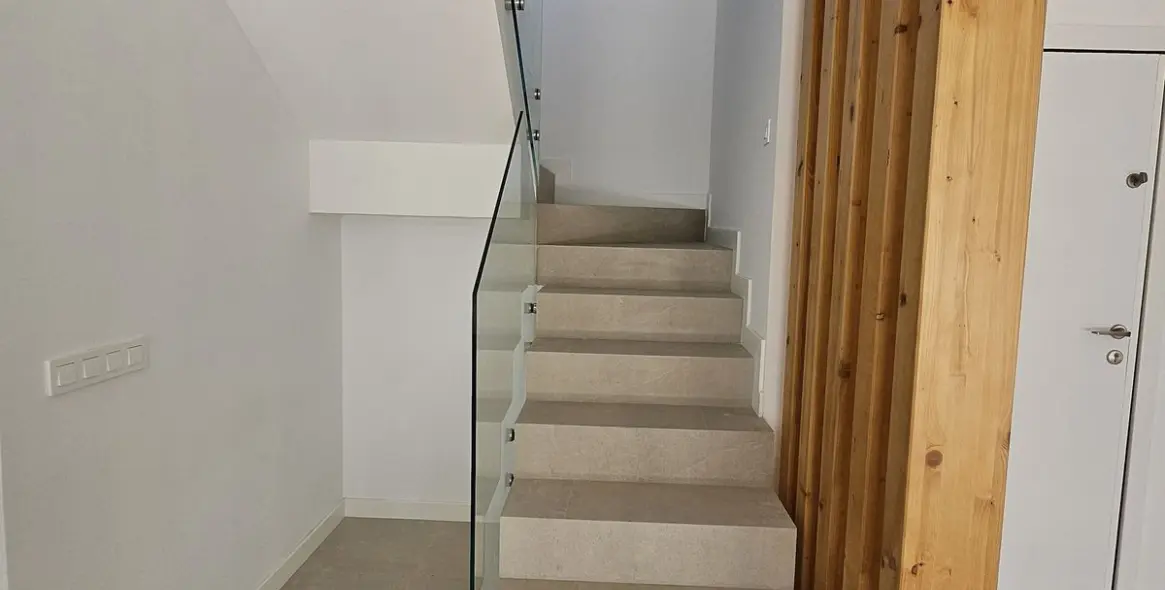 Продажа дома на две семьи в Atalaya 10