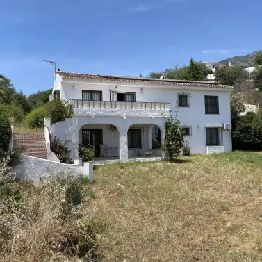 Продажа  отдельно стоящей виллы в Mijas