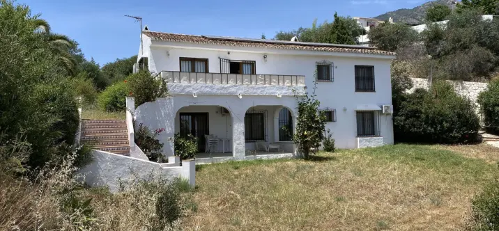 Продажа  отдельно стоящей виллы в Mijas 0