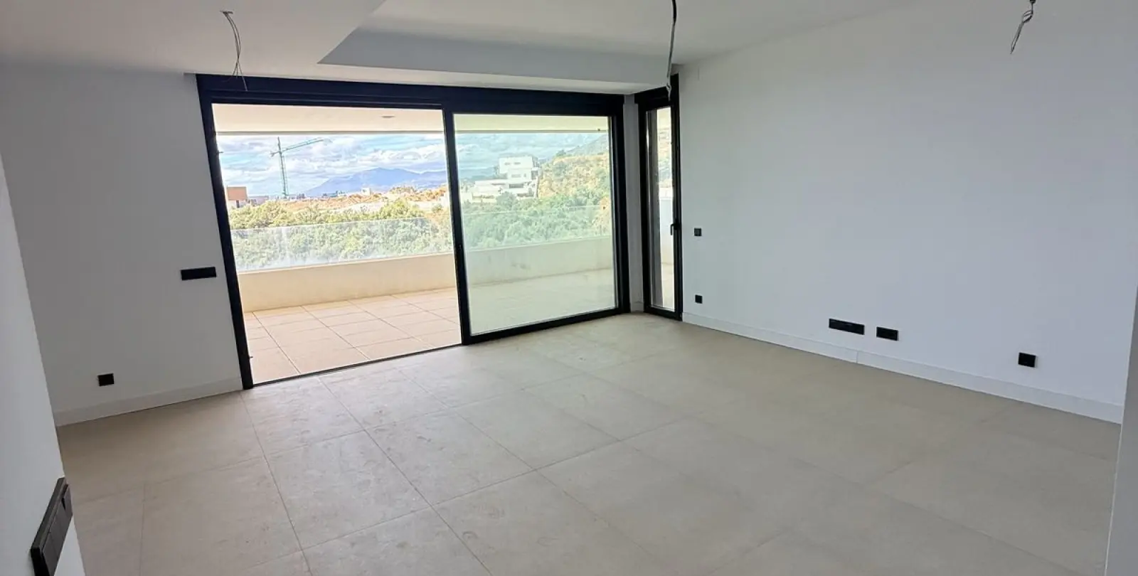 Sale of middle floor apartment in Altos de los Monteros 7