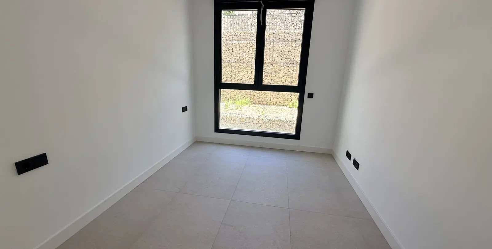 Sale of middle floor apartment in Altos de los Monteros 11
