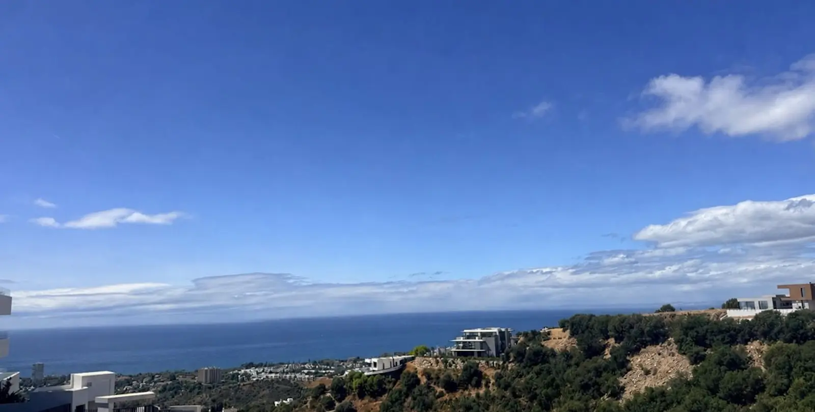Sale of middle floor apartment in Altos de los Monteros 12