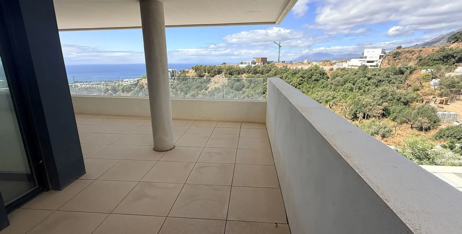 Sale of middle floor apartment in Altos de los Monteros 18